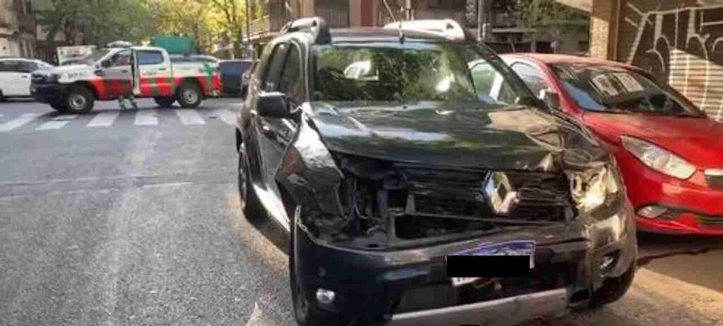 Apagón en Almagro: dos autos chocaron en Medrano y Perón por falta de semáforos y rescataron a un vecino que quedó atrapado en un ascensor