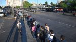 Rige el paro de transporte: el Gobierno nacional denuncia “boicot político” mientras hay grandes filas en las paradas de colectivos