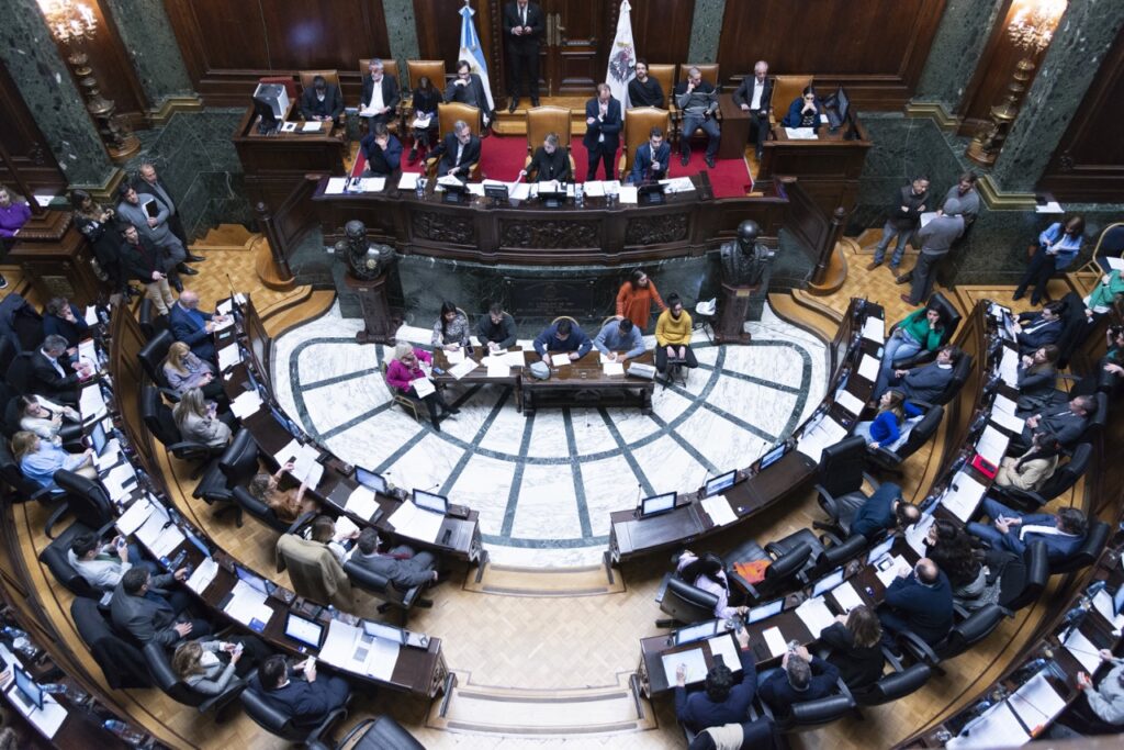 Privatizaciones, salud paga para extranjeros no residentes y protocolo antipiquetes: libertarios y bullrichistas presentaron una Ley Bases porteña