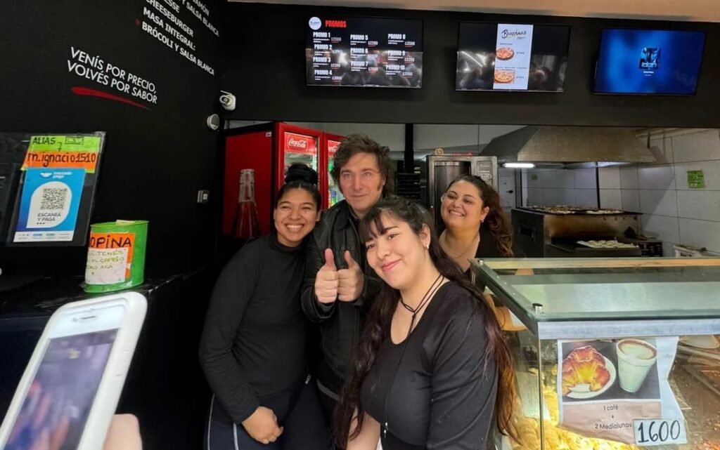 Congreso: Javier Milei visitó la casa de empandas en la que se refugió el streamer libertario