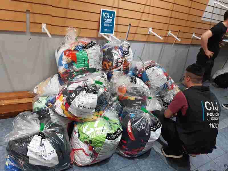 Más allanamientos de mercadería en Once