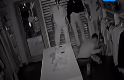 Roban un local de ropa en varios ingresos durante la misma madrugada