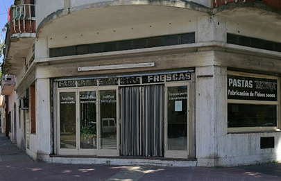 Roban comercio y escapan con la caja registradora