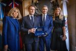 Jorge Macri le entregó la Llave de la Ciudad al presidente de la República de Francia Emmanuel Macron