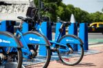 Brindan un descuento para que las personas mayores disfruten de la Ciudad en bicicleta