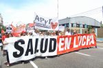 Día Nacional de la Enfermería: trabajadores de la salud marcharon del Congreso a la Legislatura porteña, hubo forcejeos con la policía