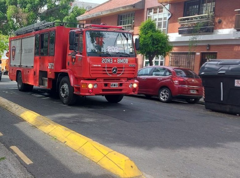 Boedo: cuatro personas asistidas tras un incendio en la fábrica de alfajores Jorgito
