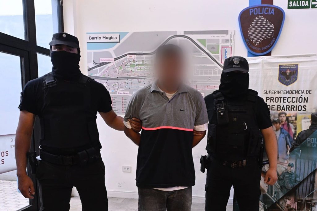 Retiro: la Policía de la Ciudad detuvo a un prófugo acusado de asesinar a un colectivero en Rosario