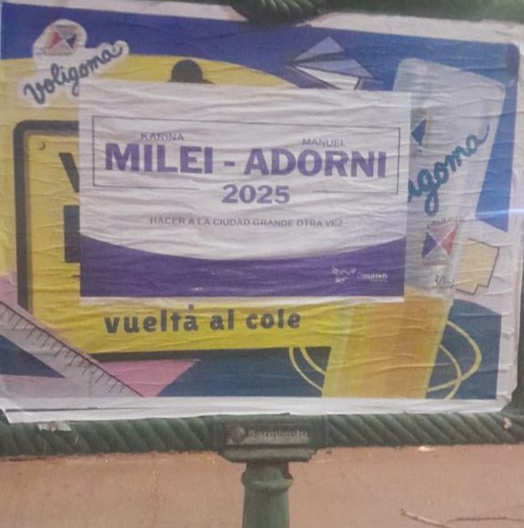 Pegaron afiches con la fórmula Karina Milei – Manuel Adorni 2025 para “hacer a la Ciudad grande otra vez”