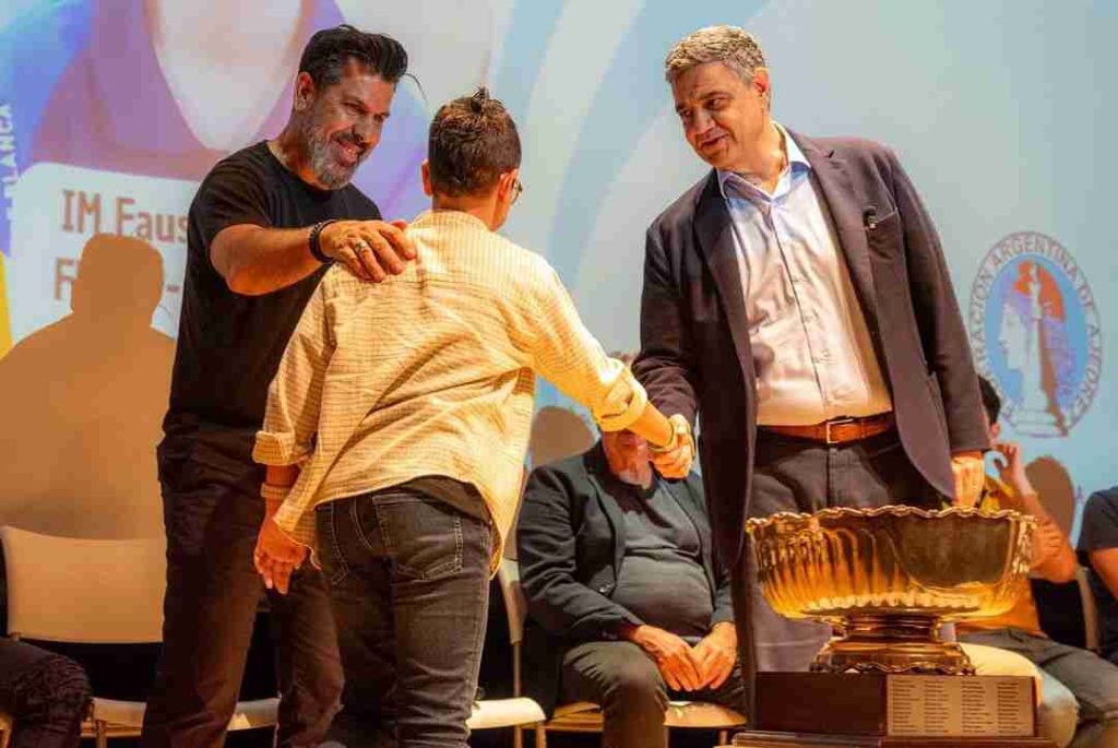 Faustino Oro, el maestro internacional de ajedrez más joven de la historia y que surgió en el Abasto, participó del 99° Campeonato Argentino Superior 2024 junto a integrantes de Torre Blanca