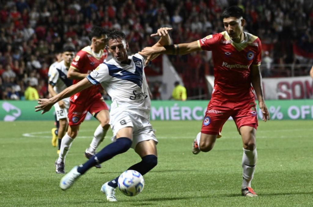 Vélez lo ganaba en la última, pero lo dejó escapar en el descuento