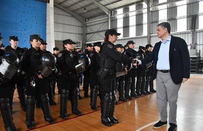 Crean un cuerpo especial de policías mujeres para el ordenamiento de las manifestaciones