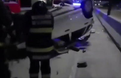 Choque en Autopista Cámpora con vuelco y heridos