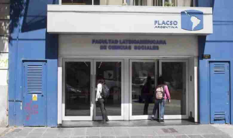 Balvanera: homenaje por los 50 años de FLACSO