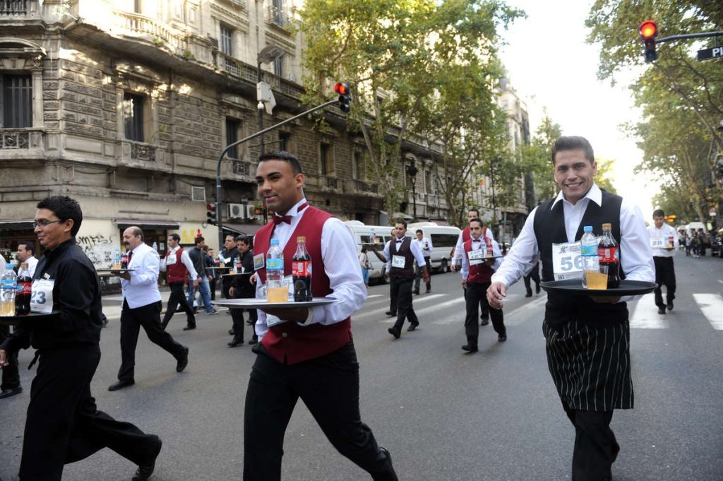 Carrera de mozos y Fila Race 2024: cómo serán los cortes por ambas competencias en microcentro y Palermo
