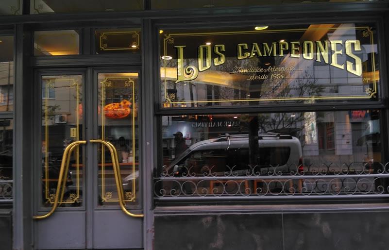 Barracas: reconocimiento a la Pizzería Los Campeones