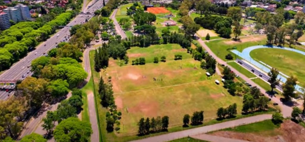 Con drones, captaron imágenes aéreas impresionantes del Parque Sarmiento y el Barrio Cornelio Saavedra