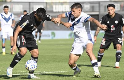 Vélez empató 1-1 ante Deportivo Riestra es único puntero a cinco fechas del final