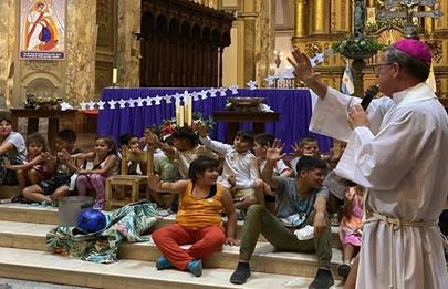 Vecinos de barrios vulnerables de la comuna 8 participaron en la Navidad de Plaza de Mayo