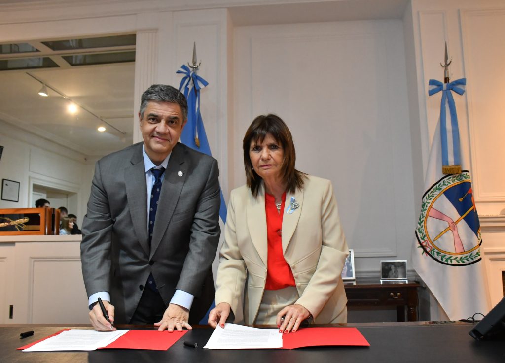 Jorge Macri y Patricia Bullrich firmaron un acta que transfiere competencias del Servicio Penitenciario Federal al ámbito de la CABA para delitos que no son federales