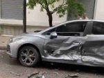 Balvanera: salían de una fiesta, llevaban gallinas muertas en el auto, chocaron dos veces y una joven terminó herida