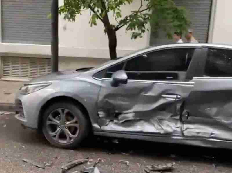 Balvanera: salían de una fiesta, llevaban gallinas muertas en el auto, chocaron dos veces y una joven terminó herida 