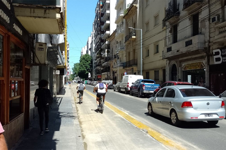 Suprimieron la ciclovía de la calle Tucumán, ubicada en el centro de la Ciudad