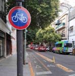 La Justicia ordenó frenar la remoción de la ciclovía de la calle Tucumán que une el Abasto con el centro