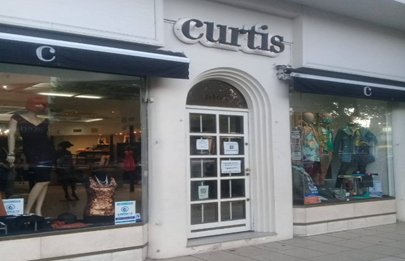 El Centro Comercial Alberdi reconoce a Curtis tienda tradicional de Mataderos