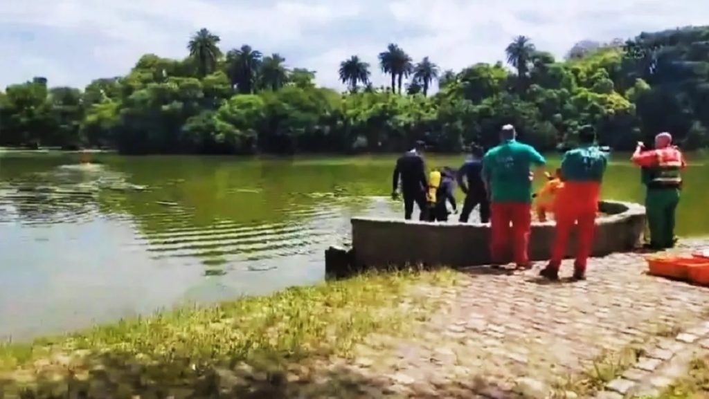 Segundo día de búsqueda en el Lago de Regatas de Palermo del hombre que se metió a nadar y desapareció