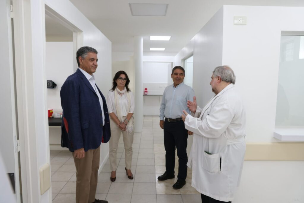 Macri visitó el servicio de adicciones del hospital Álvarez