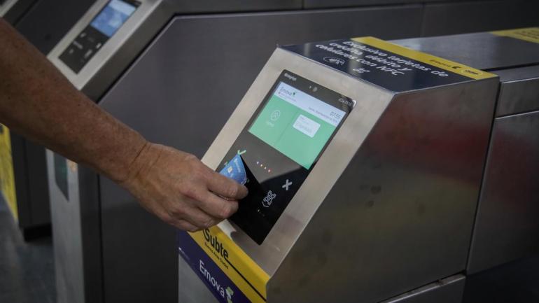 Más de 2 millones de pasaje de subte se pagaron con tarjetas de crédito y débito