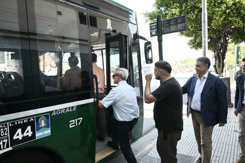 La línea 44 de colectivos ya tiene multipago y en breve se sumarán las otras 30
