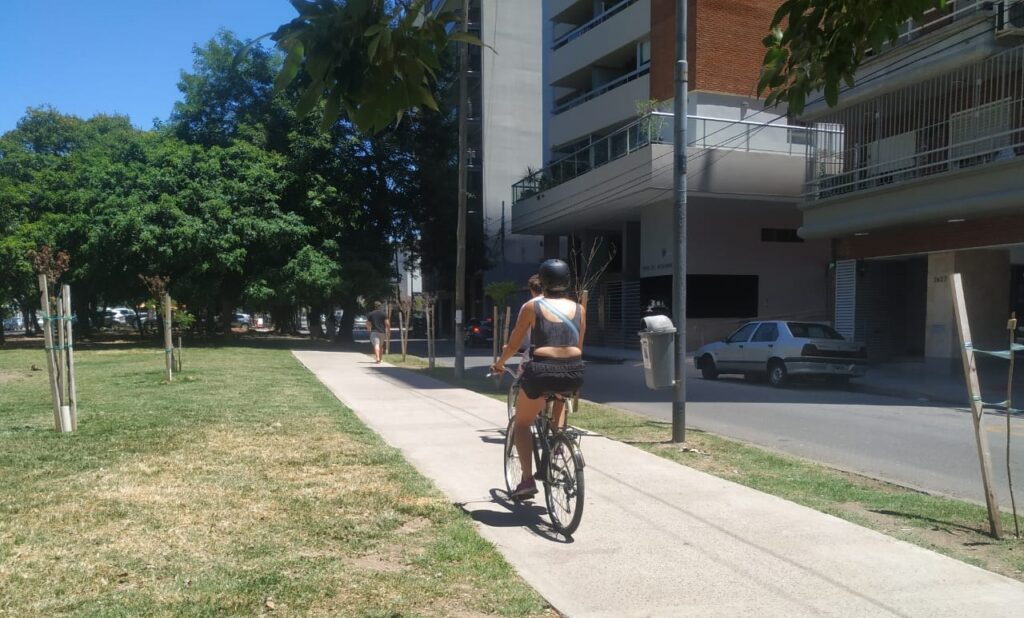 Los ciclistas ya utilizan la senda del bulevar de García del Río