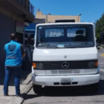 Detienen a padre e hijo acusados de robar un camión