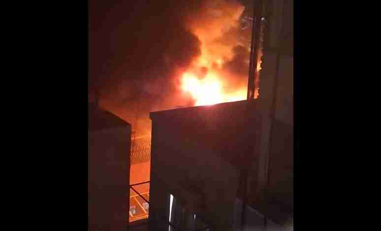 Incendio de magnitud en una vivienda de Boedo, barrio con miles de personas sin luz