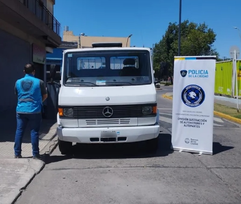Cayeron por Marketplace: padre e hijo fueron detenidos en Villa Lugano y Caballito acusados de robar un camión en Belgrano