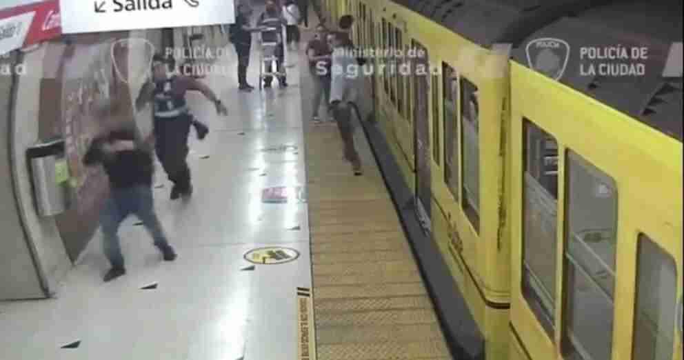 Dos ladrones detenidos por querer robar celulares en la estación Carlos Gardel del Abasto: uno intentó escapar en taxi