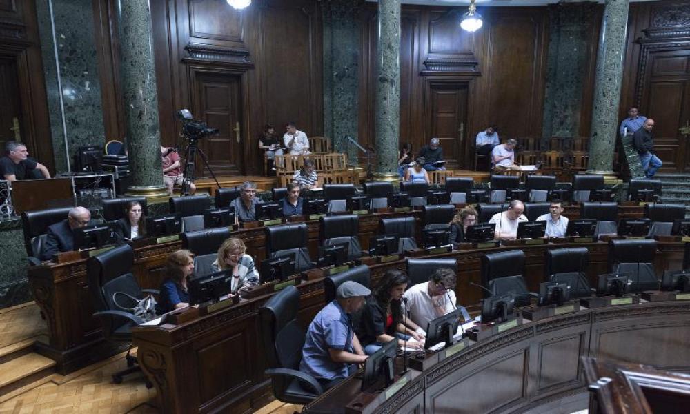 Votan la regularización de obligaciones vencidas