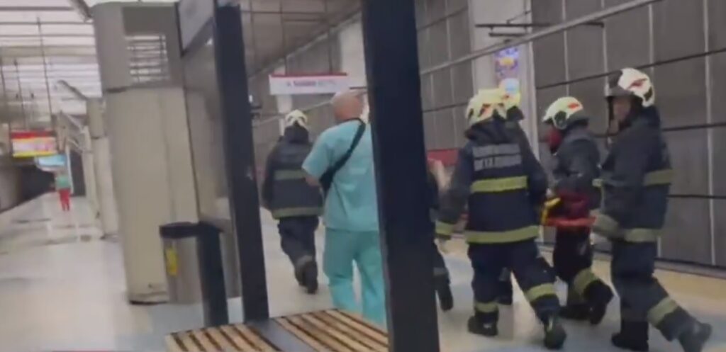 Villa Ortúzar: un anciano fue embestido por una formación de subte en la estación Tronador