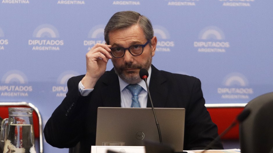 El Gobierno despidió al titular de ANSES 