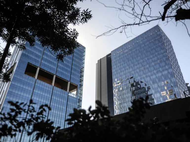 Vecinos de Núñez denuncian un ruido provocado por el viento y la construcción de nuevas torres