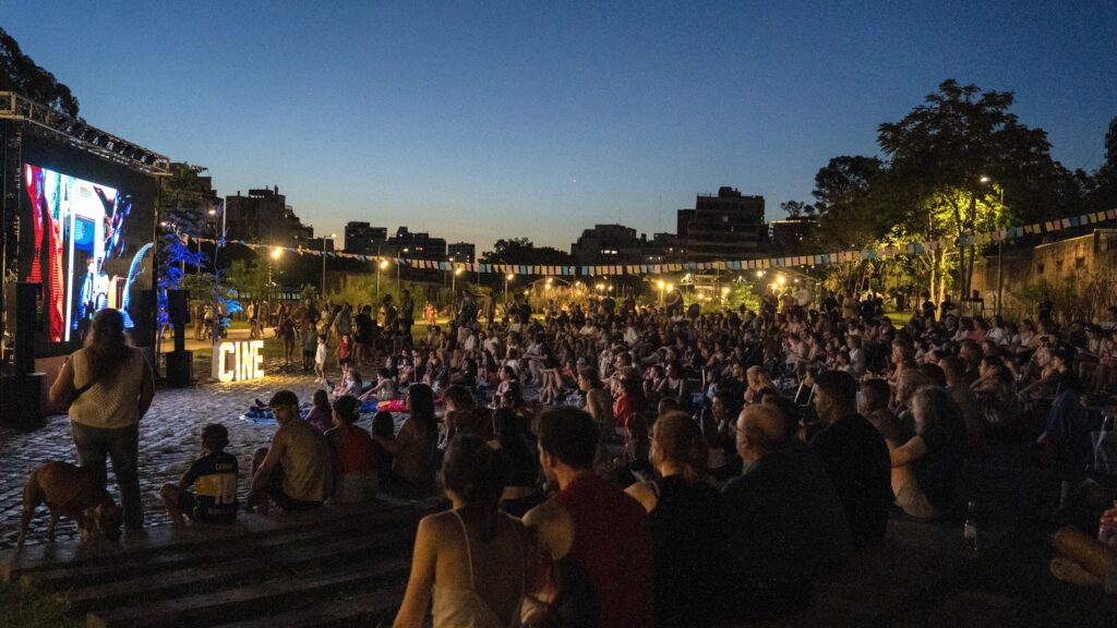 Verano en los barrios se despide este sábado con música, cine y shows de magia en Versalles y Barracas