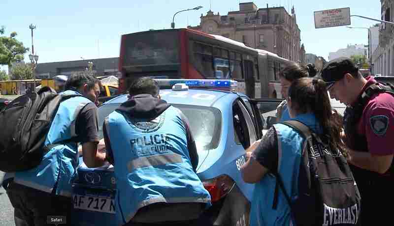 Once: nuevos operativos policiales con detenciones para evitar la vuelta masiva de los manteros