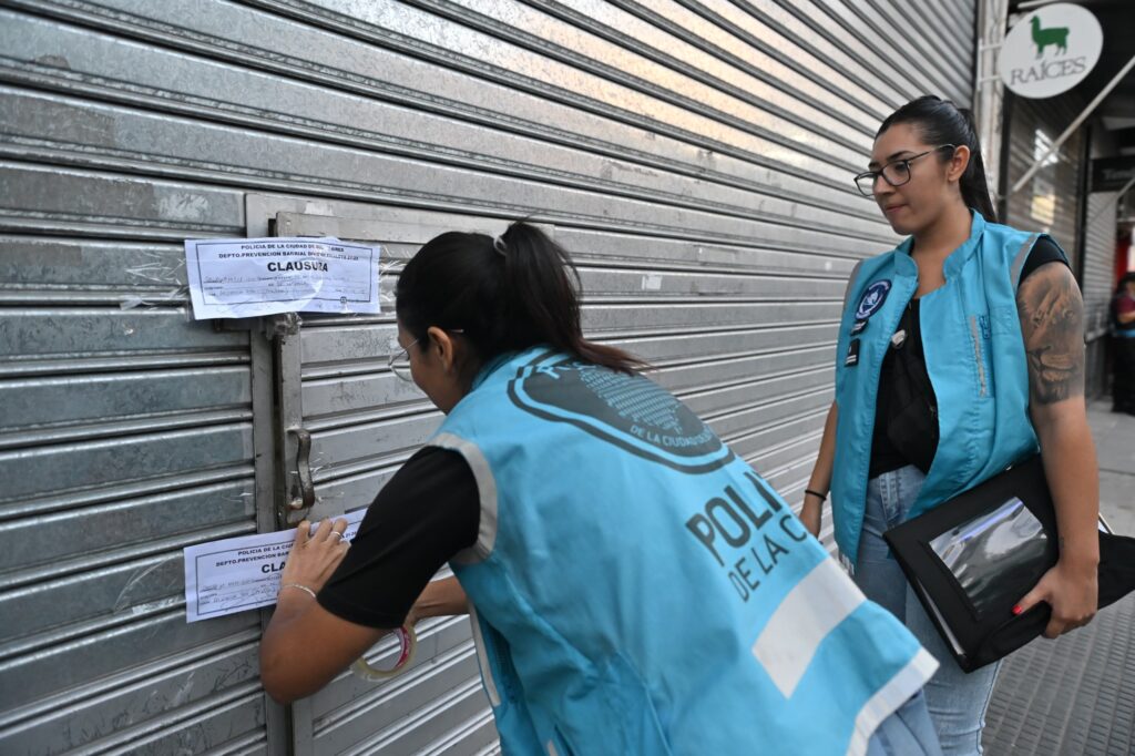Desalojo de más de 5 mil manteros en Flores
