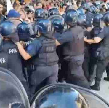 Balvanera: fuerzas federales reprimieron una protesta de jubilados y hubo dos detenidos