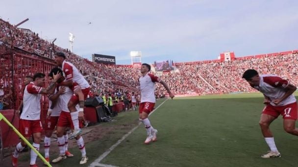 Huracán se quedó con el clásico y el Ducó fue una fiesta