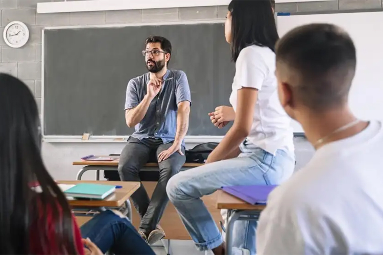El Jefe de Gobierno hizo modificar el artículo del Reglamento Escolar que habilitaba la censura en las escuelas