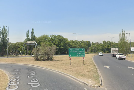 Un auto cayó al Riachuelo, su conductor pudo ser rescatado