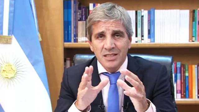 Caputo, anunció que negocia un desembolso de US$ 20.000 millones FMI